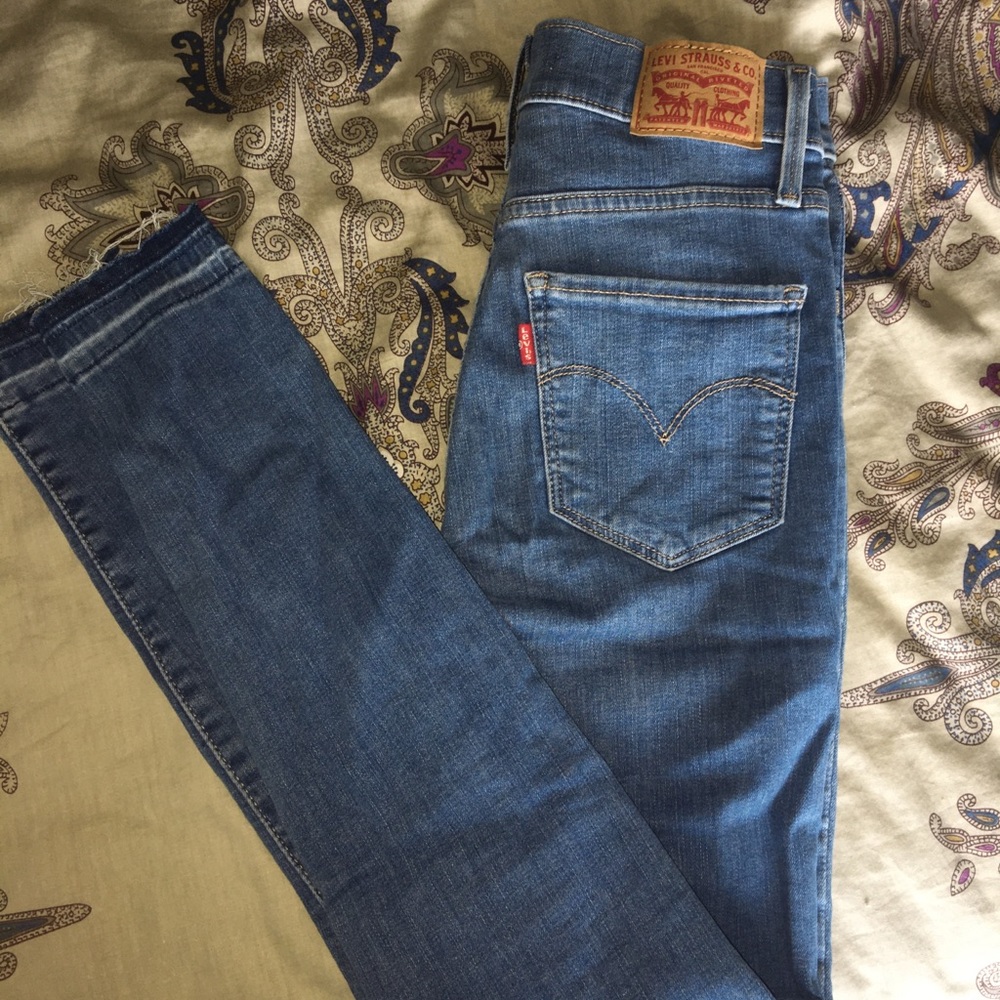 Levi size 24 skinny blue jeans